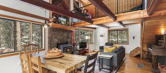 Cabin in Blue River with Amazing Views!