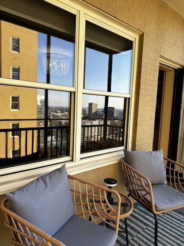 Come enjoy a cozy, spacious high-rise condo with breathtaking sunset views.