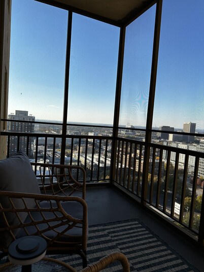 Come enjoy a cozy, spacious high-rise condo with breathtaking sunset views.