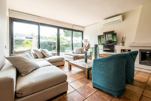 Casa Familiar con Piscina, Jacuzzi y Bbq! Ideal Grupos!