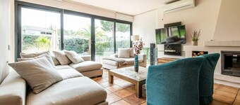 Casa familiar con piscina, jacuzzi y BBQ! Ideal grupos!