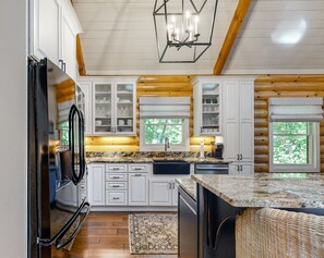 Fridge, microwave, oven, dishwasher - Peaceful Cove Lake House - Private Lake Glenville Access (Cullowhee)