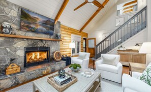 Smart TV, fireplace - Peaceful Cove Lake House - Private Lake Glenville Access (Cullowhee)