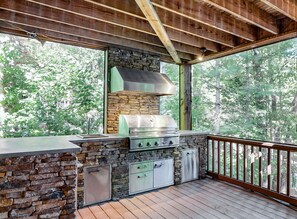 Property grounds - Peaceful Cove Lake House - Private Lake Glenville Access (Cullowhee)