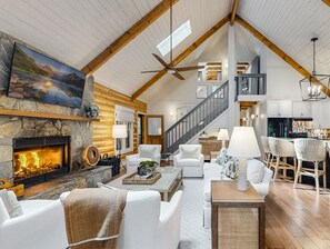 Smart TV, fireplace