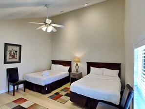 2 soverom, strykejern/-brett, wi-fi og sengetøy