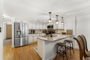 Fridge, microwave, oven, stovetop - “Sugar Beach Sunset A2” Sleeps 8 (Panama City)