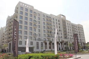 Exterior - Immaculate 1BR at UNA Town Square Dubailand by Deluxe Holiday Homes (Dubai)