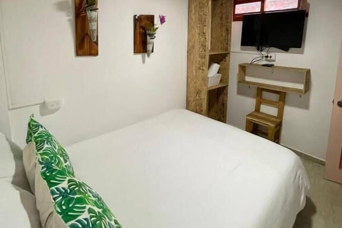 Quarto econômico | Roupas de cama premium, Wi-Fi de cortesia