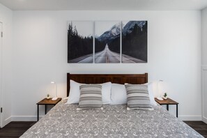 2 bedrooms, iron/ironing board, free WiFi, bed sheets - Modern hideaway in Logan Utah with changing sand table. (Logan)