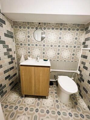 Secador de pelo y toallas