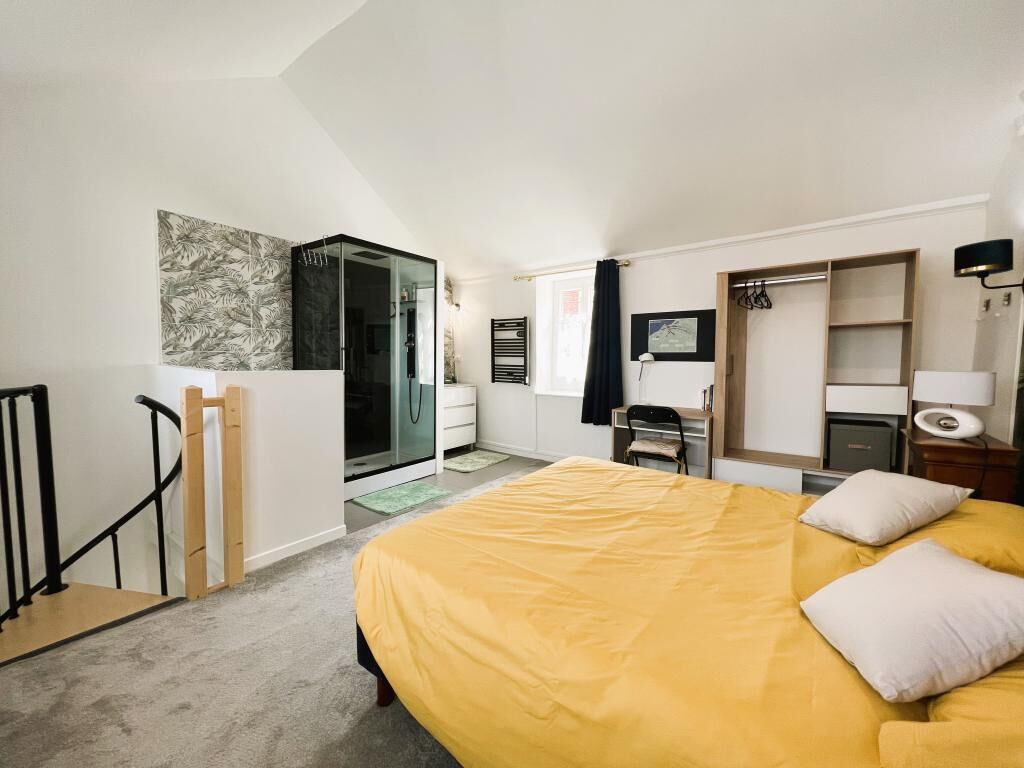 2 bedrooms, iron/ironing board, travel crib, internet