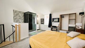 2 slaapkamers, een strijkplank/strijkijzer, reisbedje, internet