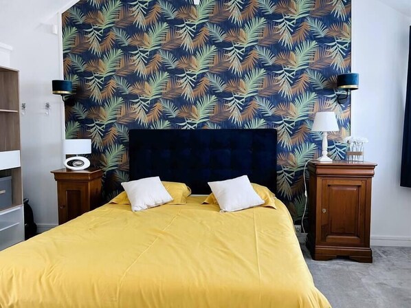 2 soverom, strykejern/-brett, reiseseng for barn og internettilgang