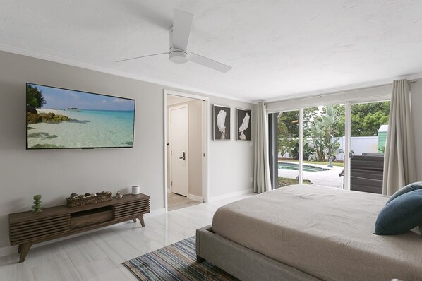 4 bedrooms, desk, iron/ironing board, travel crib - New Heated Pool / Spa Home; Perfect Location! (Fort Lauderdale)