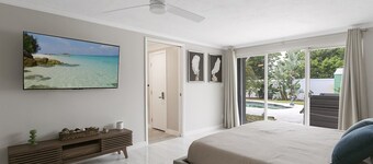 Emerald Palms - Heated Pool/Spa Home with a Perfect Location!