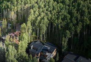 Aerial view - Cozy Vail Residence by InvitedHome | Deck, Hike, Lionshead (Vail)