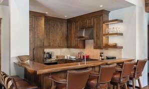 Fridge, microwave, oven, stovetop - Cozy Vail Residence by InvitedHome | Deck, Hike, Lionshead (Vail)