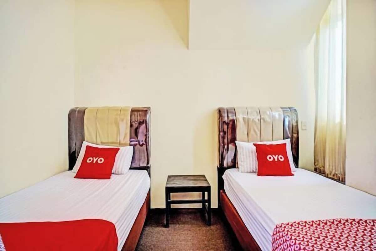 Laptop workspace, free WiFi, bed sheets