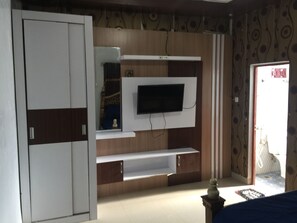 Skrivebord for bærbar PC, wi-fi (inkludert) og sengetøy