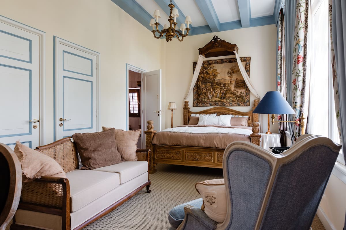 Habitación doble Deluxe | Ropa de cama de alta calidad, edredón, minibar y escritorio