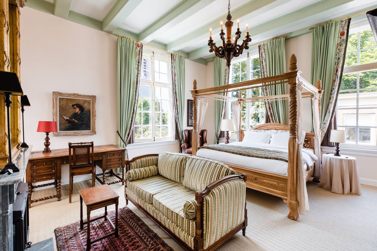 Premium Double Room | Premium bedding, down duvets, minibar, desk