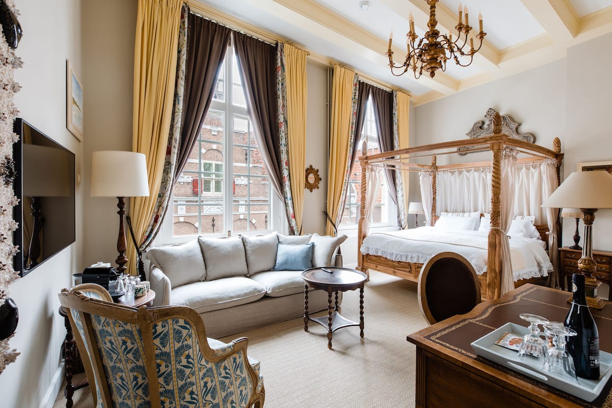 Habitación doble Deluxe | Ropa de cama de alta calidad, edredón, minibar y escritorio