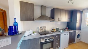 Frigorifero, microonde, forno, lavastoviglie