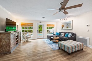 Smart TV - Relaxing Tropical Escape with Private Pool and Spa! (Bradenton)