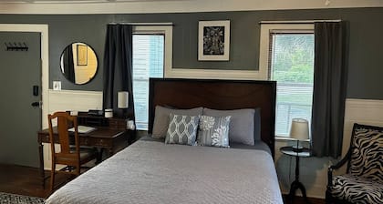 Morgan Cottage | Hot Tub & Historic Downtown Charm
