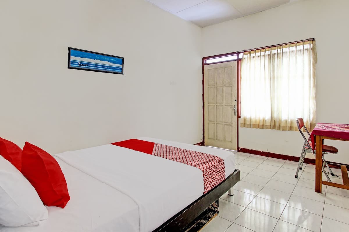Standard Double Room | Desk, free WiFi, bed sheets