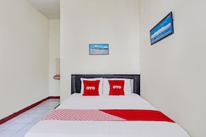 Quarto casal standard | Escrivaninha, Wi-Fi de cortesia, roupa de cama