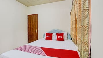 Economy Double Room | Desk, free WiFi, bed sheets