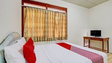 Economy Double Room | Desk, free WiFi, bed sheets