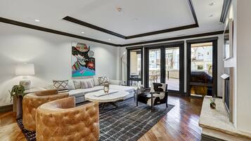 Condo, 3 Bedrooms | Living area