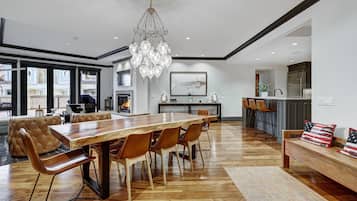 Condo, 3 Bedrooms | Dining