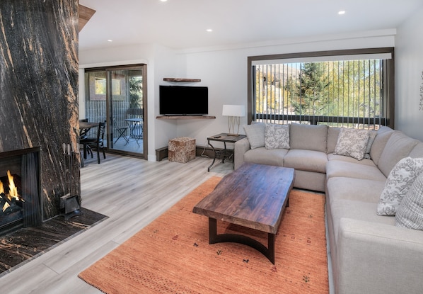 Condo, 1 Bedroom | Living area