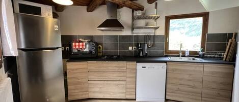 Réfrigérateur, micro-ondes, four, lave-vaisselle