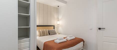 2 chambres, fer et planche à repasser, Wi-Fi gratuit, draps fournis