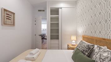 2 bedrooms, iron/ironing board, free WiFi, bed sheets