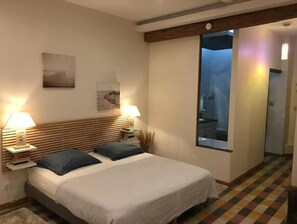 4 habitaciones, escritorio, tabla de planchar con plancha y wifi gratis 