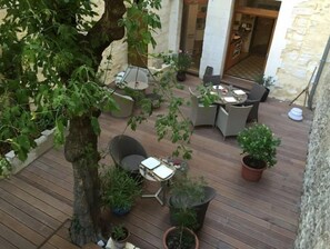 屋外ダイニングエリア