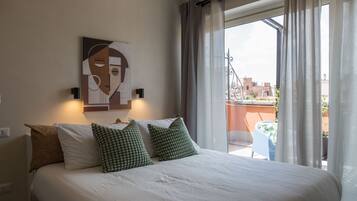 6 Schlafzimmer, Schreibtisch, Bügeleisen/Bügelbrett, Reisekinderbett