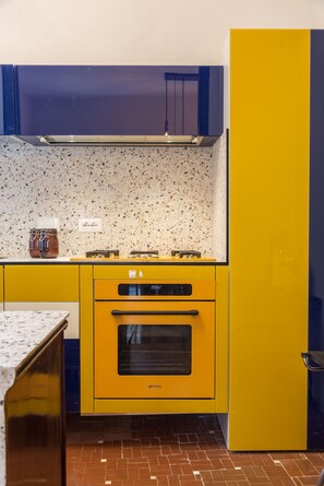 Fridge, microwave, oven, stovetop - Beautiful Penthouse With Terrace for Families & Friends Colosseum (Roma)