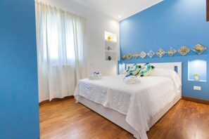 2 多间卧室、旅行婴儿床