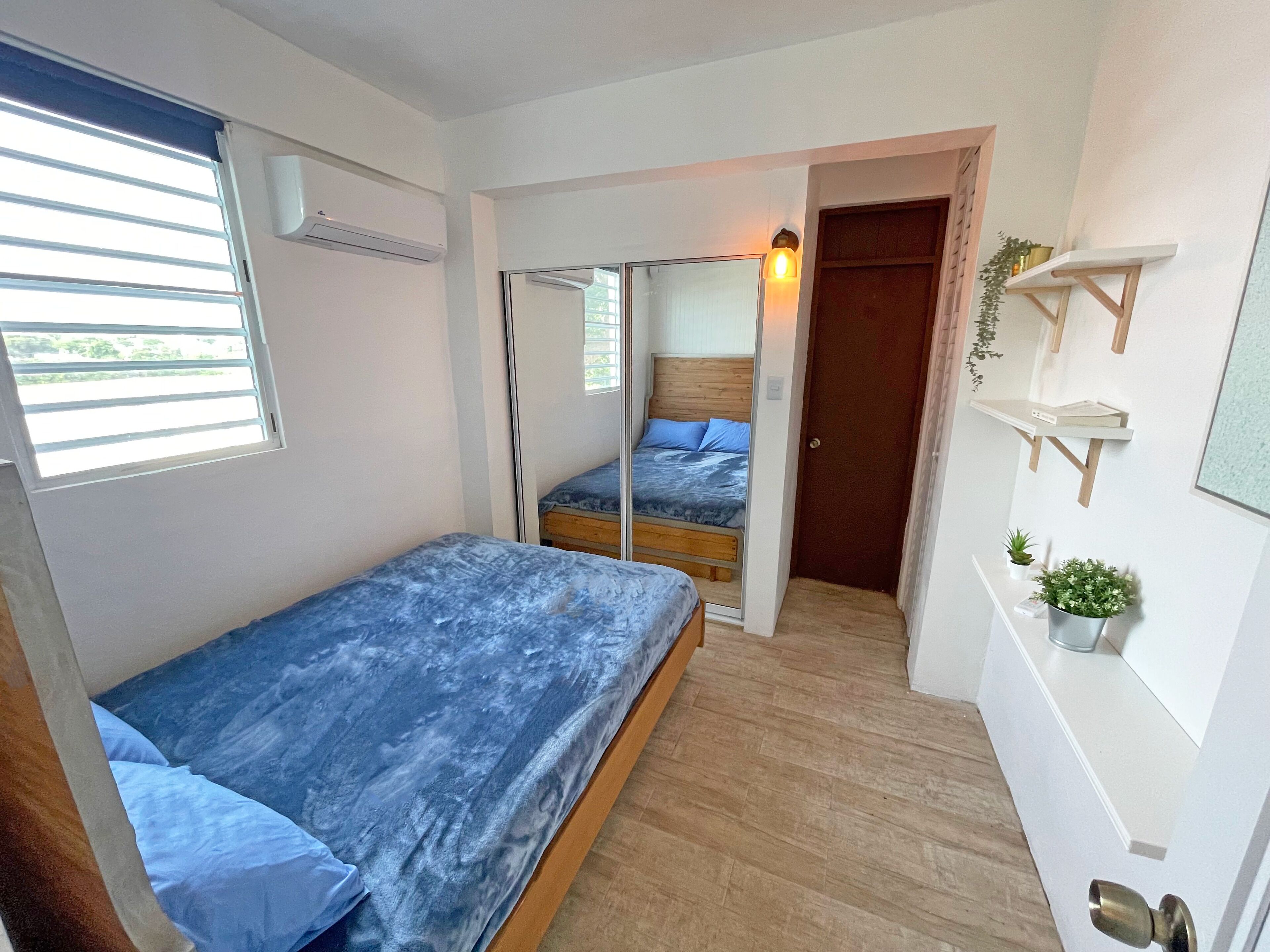 1 habitación, tabla de planchar con plancha, wifi y ropa de cama 