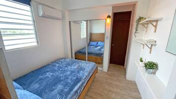 1 habitación, tabla de planchar con plancha, wifi y ropa de cama