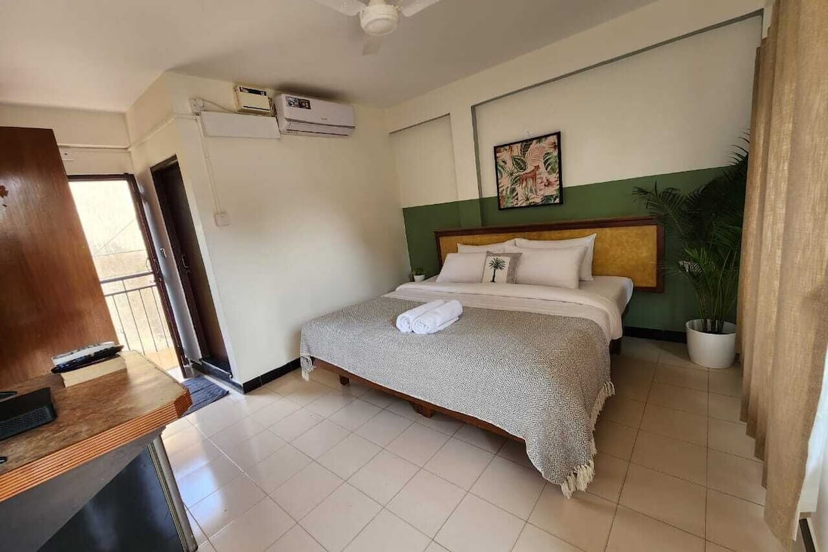 1 bedroom, premium bedding, desk, free WiFi