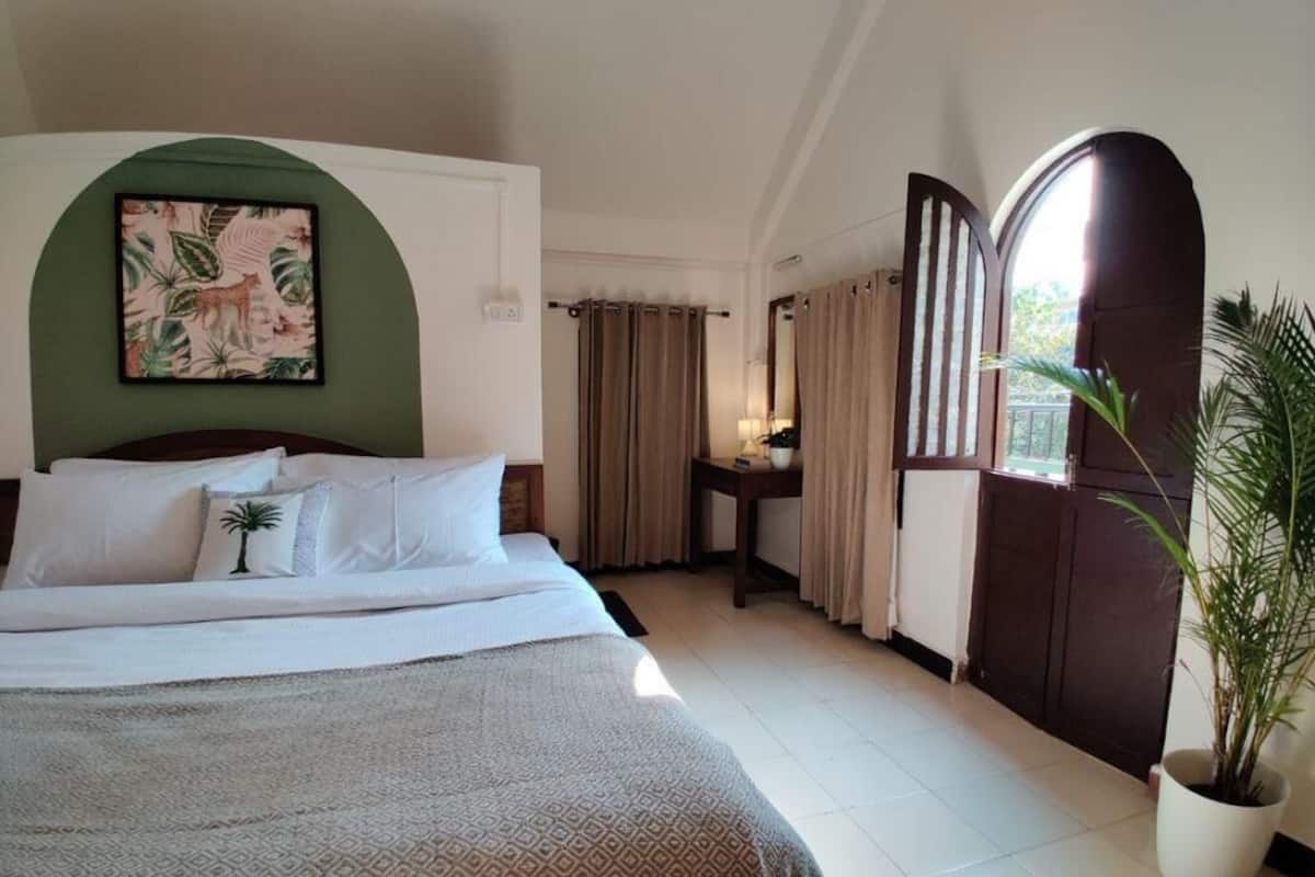 Premium bedding, desk, free WiFi, bed sheets