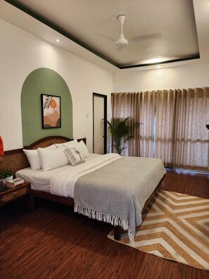 Premium bedding, desk, free WiFi, bed sheets - Olive Zip Calangute Mira by Embassy Group (Calangute)